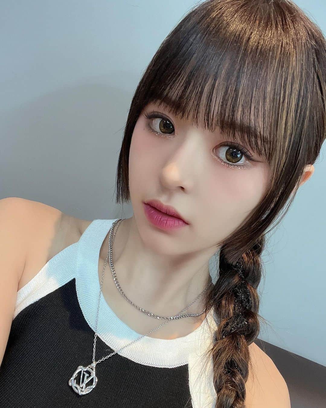 EVERGLOWのインスタグラム：「[📸Today EVERGLOW]  23.09.02 #쇼음악중심  오늘의 에버글로우💜  #EVERGLOW #에버글로우 #ALL_MY_GIRLS #SLAY #이유 #시현 #미아 #온다 #아샤 #이런」