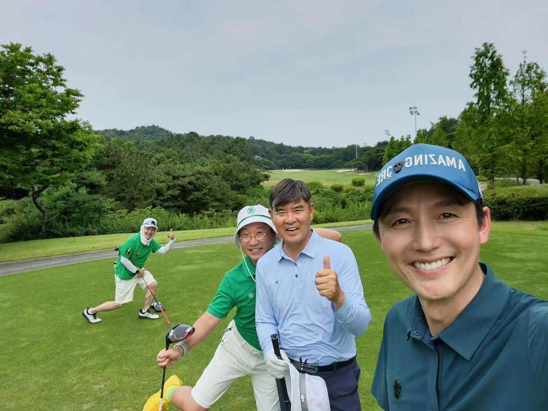 イ・ジョンジンさんのインスタグラム写真 - (イ・ジョンジンInstagram)「날씨도 좋고 골프도 좋고 멤버는 더 좋고~~^^ 좋아좋아 #골프 #김민교 #임진한 프로님^^ #어메이징크리」9月2日 17時00分 - jung.jin.lee_