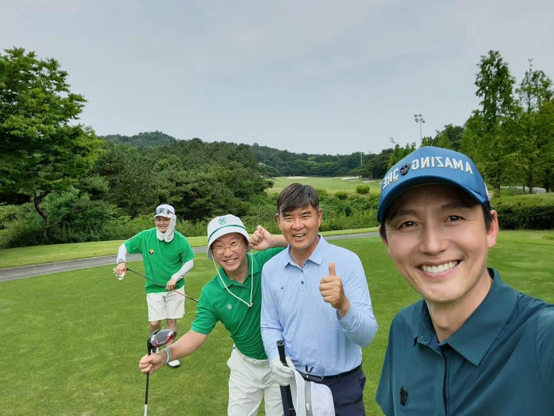 イ・ジョンジンさんのインスタグラム写真 - (イ・ジョンジンInstagram)「날씨도 좋고 골프도 좋고 멤버는 더 좋고~~^^ 좋아좋아 #골프 #김민교 #임진한 프로님^^ #어메이징크리」9月2日 17時00分 - jung.jin.lee_