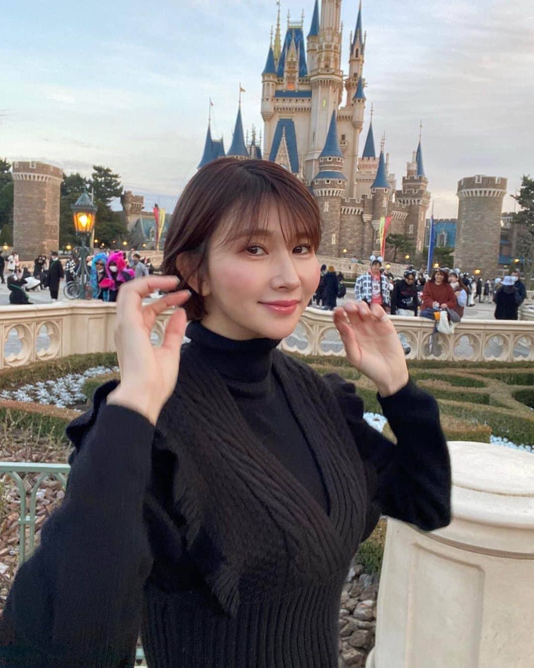 みづきのインスタグラム：「ディズニーランド行きたい🐭🏰🌈 涼しくなったら皆んなでいきたいなぁ♡  ロッテ葛西にばかり行ってしまいます⛳️  #ディズニーランド  #tdl   #ショートヘア #ショートヘアー  #ショートヘアー女子   #ゴルフ女子 #スポーツ女子 #ゴルフ好きな人と繋がりたい  #ゴルフ女子と繋がりたい #ゴルフ #ゴルフコーデ #golf #golfswing #genicgolf #victoriagolf #スポーツ #高尔夫球 #골프  #골프레슨  #スイング #ゴルフスイング #gingergolfteam4期生 #カットモデル #カットモデル無料 #コスプレ #コスプレイヤー #cosplay #角色扮演 #코스프레  #cosplayer」