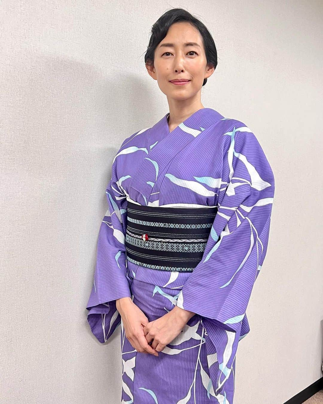 木村多江のインスタグラム：「今から 生放送 行ってきます〜  #NHK #おわら風の盆  #2023 #スペシャルライブ #スタジオ #ゲスト #円居 #kimono_madoi #生出演  18時05分〜」