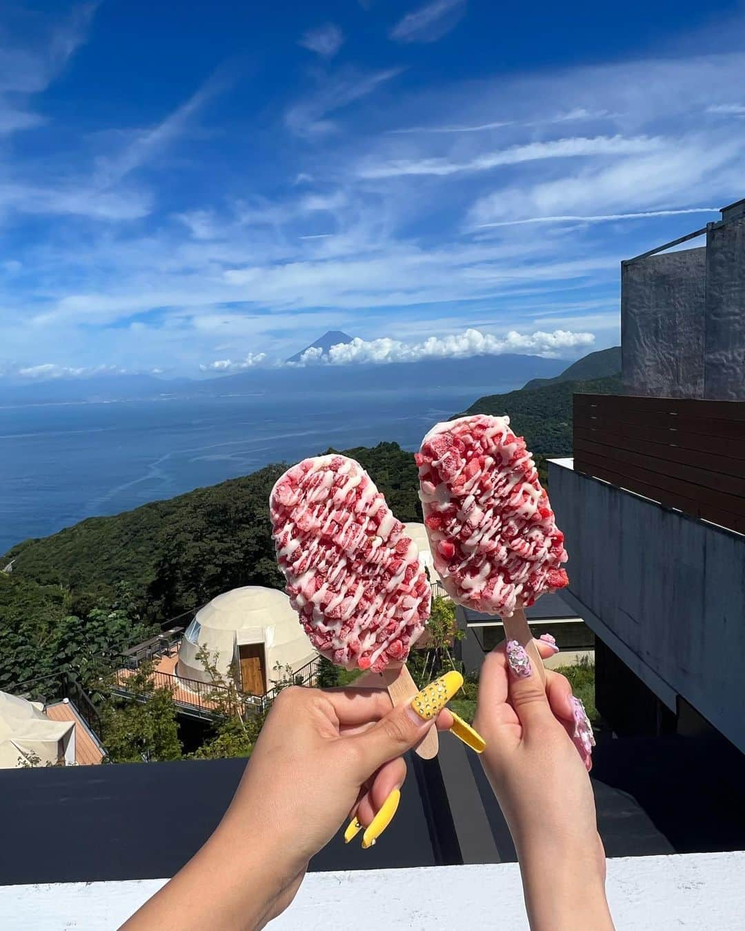 AiRi（前川愛莉）さんのインスタグラム写真 - (AiRi（前川愛莉）Instagram)「. . . eggツアー🗻💙 雑誌撮影始まったから気合いいれてがんばります とりあえずめっちゃかわいい写真載せる！！ かわいいみんな🥲🥲 . . . . . #静岡 #グランピング #egg #ギャル  #天空テラス #西伊豆 #instagood #ビキニ  #小麦肌 #白肌 #ジャグジー #夏の思い出  #ナツノオワリ #が聴きたい頃になったね早い」9月2日 17時02分 - a12dance07