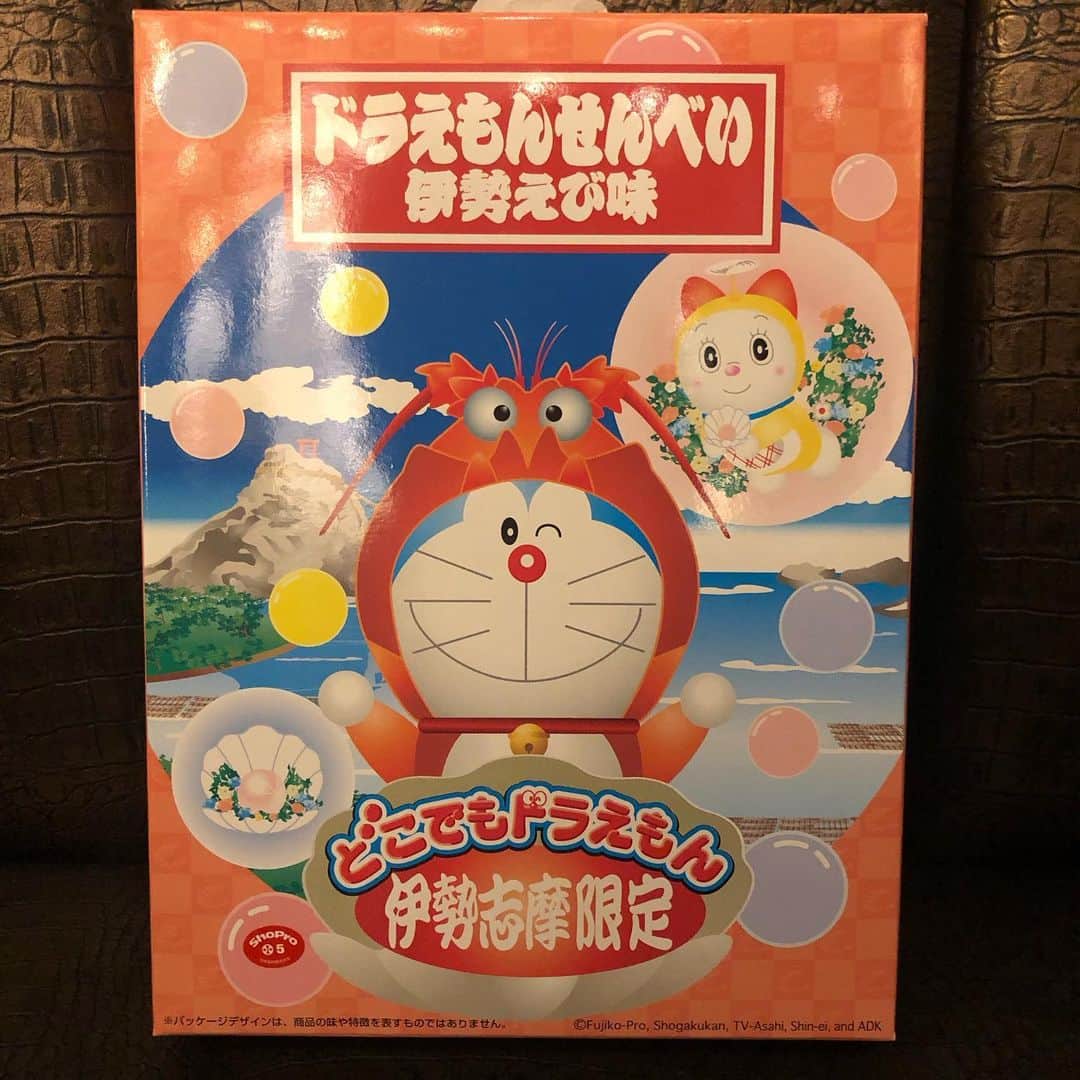 奥村うどんのインスタグラム：「伊勢志摩限定のドラえもんえびせん頂きました!!!!!!! 美味しすぎ!!!!!!!  #ドラえもん #伊勢志摩限定 #食べてから写真撮った」