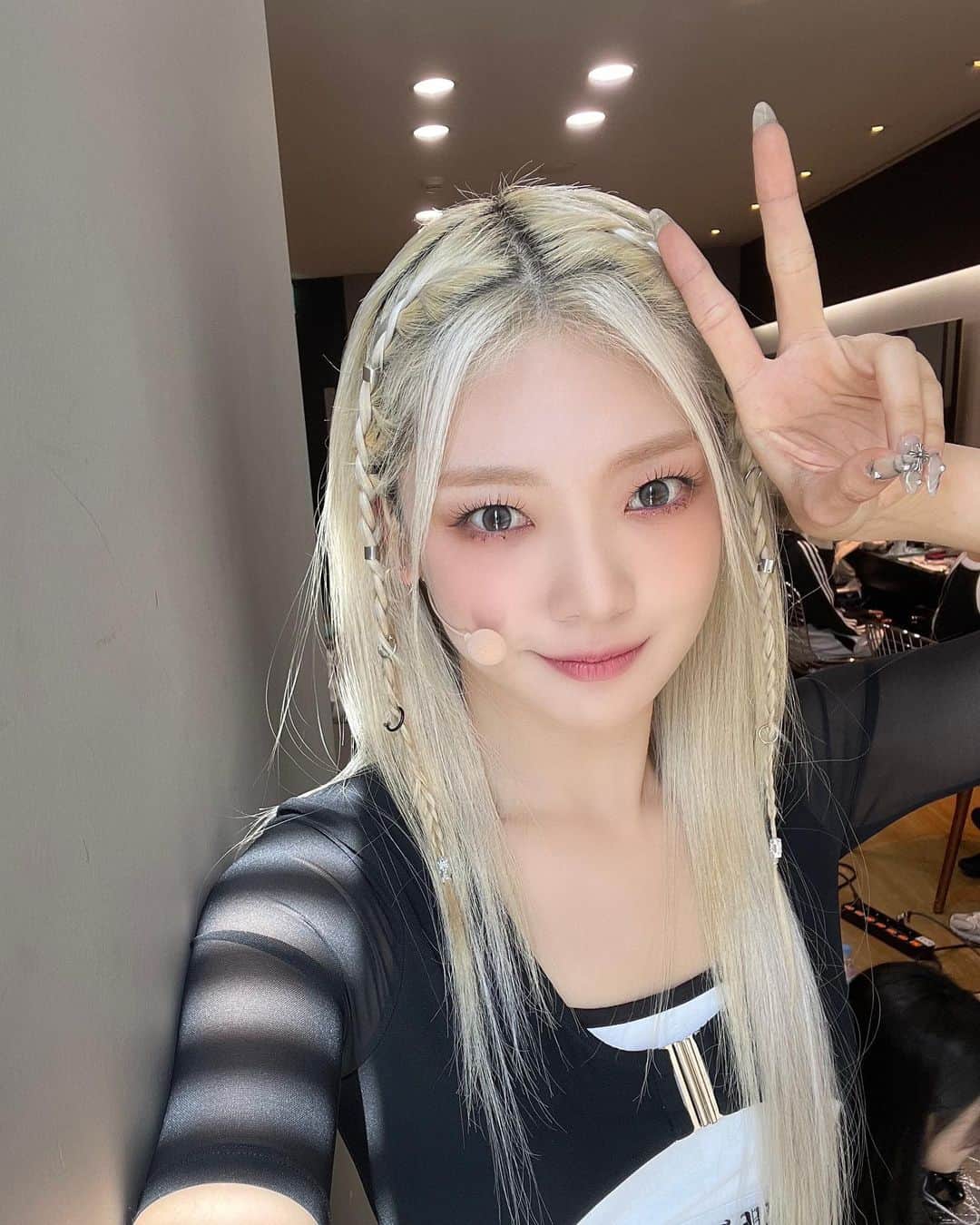 EVERGLOWのインスタグラム：「[📸Today EVERGLOW]  23.09.02 #쇼음악중심  오늘의 에버글로우💜  #EVERGLOW #에버글로우 #ALL_MY_GIRLS #SLAY #이유 #시현 #미아 #온다 #아샤 #이런」