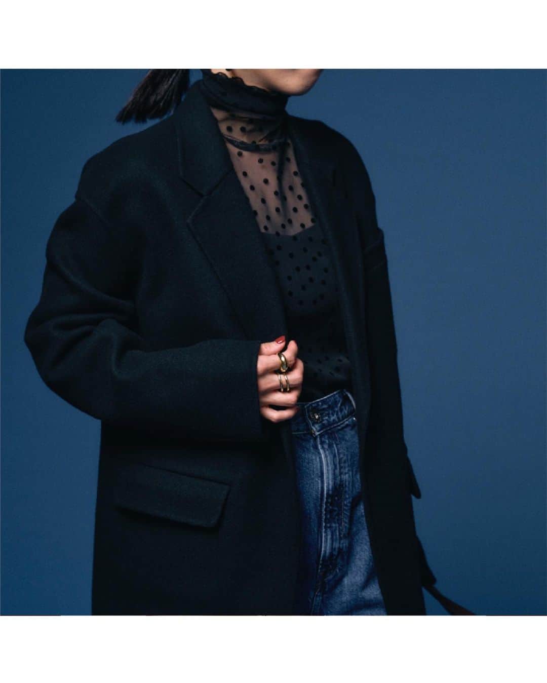 のインスタグラム：「ETERNAL COAT -vermeil outer collection- ⁡ ⁡ 気品、佇まい、空気感 人として深みが重なった 真の大人に捧げる永く愛される「永久品コート」 ⁡ ⁡ ⁡ ▪︎リバーテーラードジャケット no.23010938800040 ¥49,500  お会計時に表示価格から10%OFFとなります ※10月下旬入荷予定 ⁡ ⁡ ▪︎リバーロングジレ no.23010938801040 ¥55,000 お会計時に表示価格から10%OFFとなります ※10月下旬入荷予定 ⁡ ⁡ ⁡ ーーーーーーーーーーーーーー ⁡ ~9/3(日) Pre order \ 10%OFF /campaign ⁡ ーーーーーーーーーーーーーー ⁡ ▪︎ONLINE STORE ▪︎日本橋店 ⁡ …日本橋店では連動してサンプルを 一部ご用意させていただいております。 詳しくはスタッフまでお問い合わせくださいませ☎︎ ⁡ ⁡ ⁡ #vermeilpariéna #ヴェルメイユパーイエナ #vermeil_2023aw #vermeil_preorder_campaign ⁡」