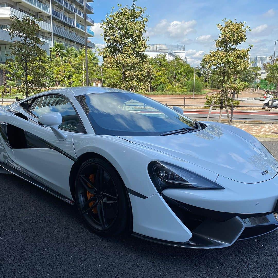 折目遼のインスタグラム：「McLaren Qualified Tokyo様主催のイベント 今回は570sを使用しての試乗会🏎️ スーパーカーから貰う刺激は気持ちがはれる！ #mclaren #570s #720s #tokyo」