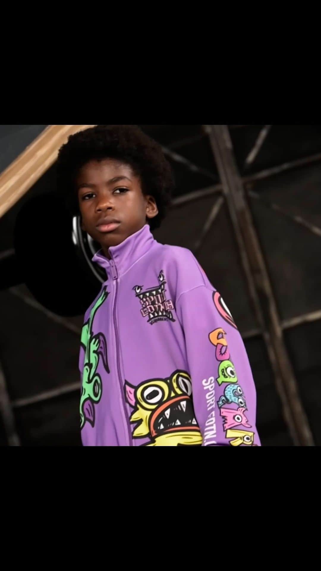 のインスタグラム：「#SPORTEDTN08 has landed: D2’s latest collection of modern kids’ sportswear 🚀   Available now on Dsquared2.com  Captured by @patricebrylla  #DSQUARED2 #D2KIDS」