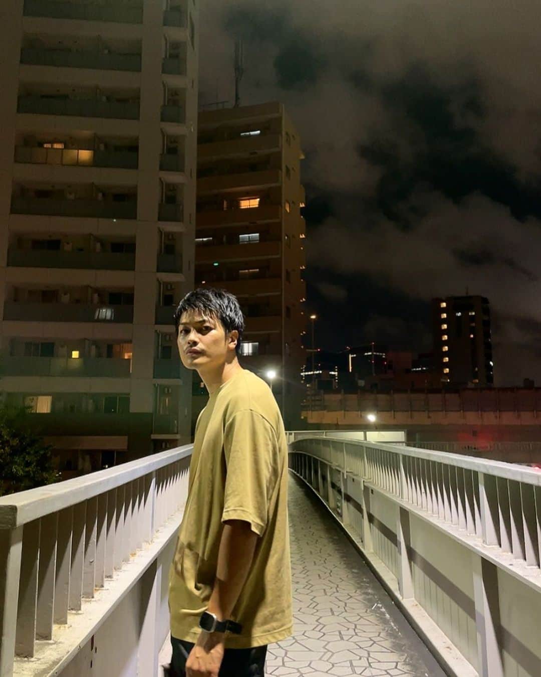舘野将平さんのインスタグラム写真 - (舘野将平Instagram)「月が綺麗ですね🌕💙  #bluemoon  #ootd #ユニクロコーデ」9月2日 17時30分 - shohei_tateno_921