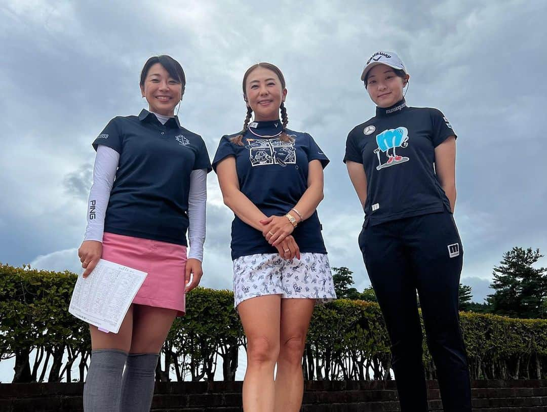 佐伯三貴さんのインスタグラム写真 - (佐伯三貴Instagram)「ステップアップツアー第13戦⛳️  山陰ご縁むす美レディースのコースセッティング、解説を務めさせていただきました⛳️❤️  今年のセッティングテーマは総合力とメリハリ。  次週がレギュラーツアーがメジャー大会ということでそれにも負けないセッティングを目指して大山平原ゴルフクラブのコース管理の皆様には多大なるご協力をして頂き3日間グリーンコンディションが変わらない素晴らしい管理をしていただきました🥺  猛暑で大変な中、本当にありがとうございました😭  そして優勝された李知姫プロ本当におめでとうございます❤️❤️❤️❤️❤️😭  23年ぶりのステップアップツアーでの初優勝は本当に素晴らしかったです🥰  来週のメジャー大会の歴代チャンピオンでもある知姫オンニ頑張ってください😍  記念に写真も撮らせて頂きました❤️❤️  沢山会場に駆けつけてくださったギャラリーの方もありがとうございました😊  あと3日間共に実況して下さった小西綾子さん、三浦桃香プロありがとうございました🥰」9月2日 17時37分 - threeprecious