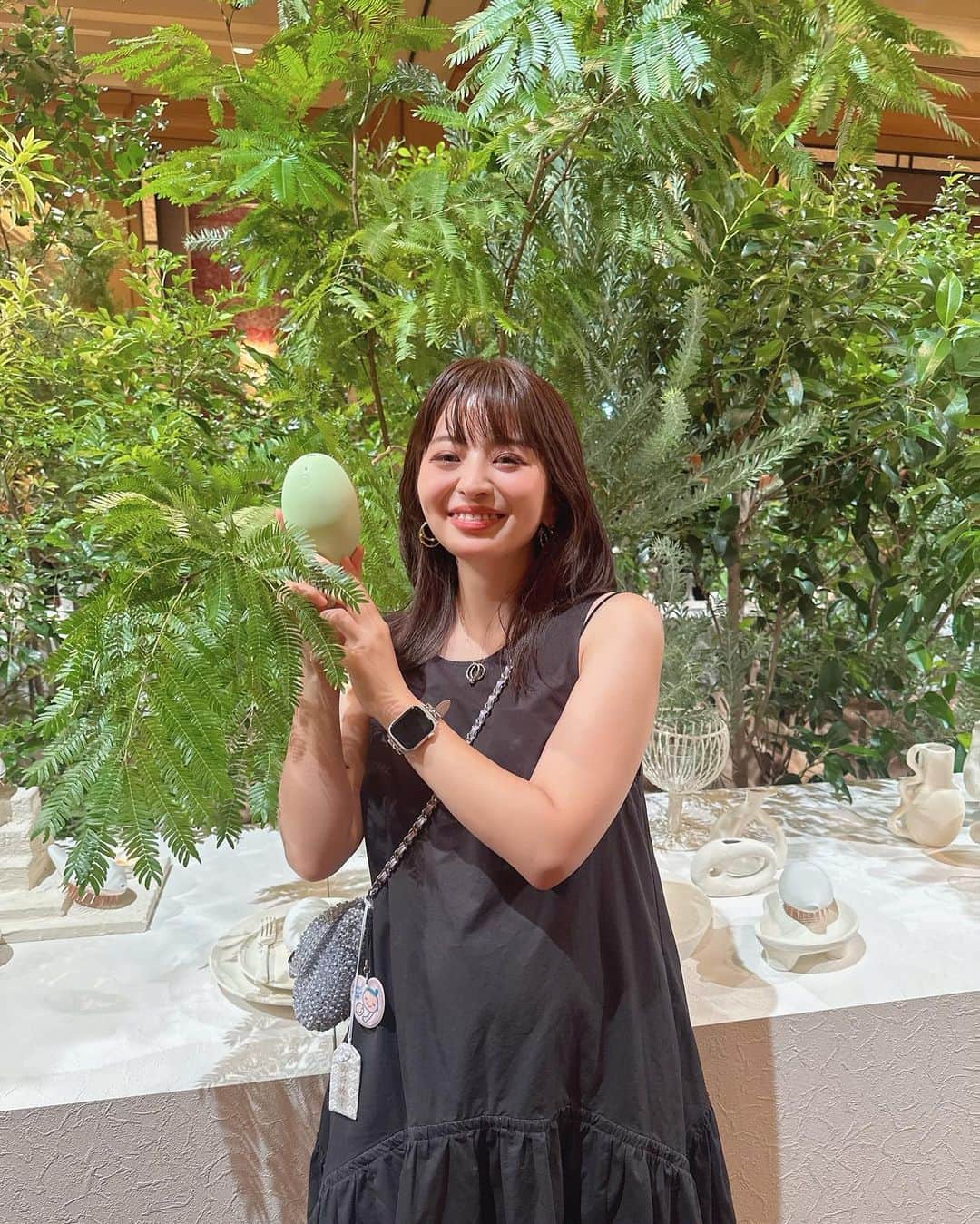 田中優衣のインスタグラム：「"Readey "  -出会いの3分間を魔法に-  Samantha Beauty Projectの リセット＆デトックスブラシ  Readey -リアデイ-のローンチイベントに 参加させていただきました♡  ５色展開のヘアブラシで リセット&デトックスが叶うとのこと。 毎分約6000回の音波振動と静電気を 抑制する仕組みで髪の毛のキューティクルを 整えて頭皮ももみほぐしてくれるんだって✨  電動ブラシは初めての出会いで 見た目もとっても可愛かった♡  初回のキャンペーン予約分は 残りわずかだそうです😗  お土産でいただいたキットも使ってみよっと♡  #Readey #リアデイ #samanthabeautyproject #出会いの3分前を魔法の時間に」