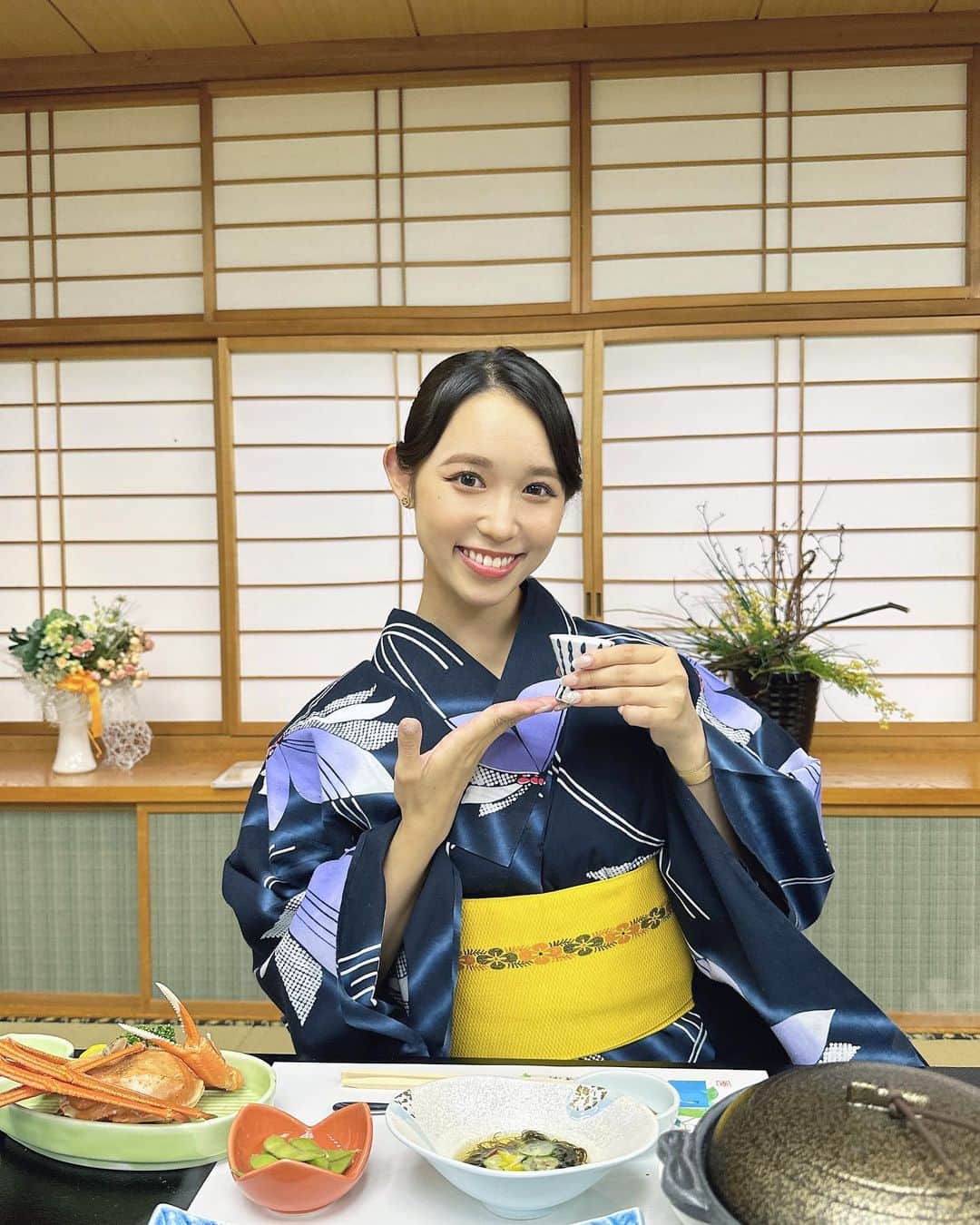 のインスタグラム：「浴衣で宴会🎐🫧  改めて新潟の寺泊楽しかったなあ☺︎  新潟の料理と日本酒、 めっちゃおいしかった！🩵  日本酒は"和楽互尊"をいただいたんやけど 癖がなくて甘くて飲みやすかった!美味しかった!🍶 . . . #新潟 #新潟グルメ #新潟観光 #新潟旅行 #寺泊 #日本酒  #住吉屋 #浴衣 #浴衣ヘア #浴衣ヘアアレンジ」