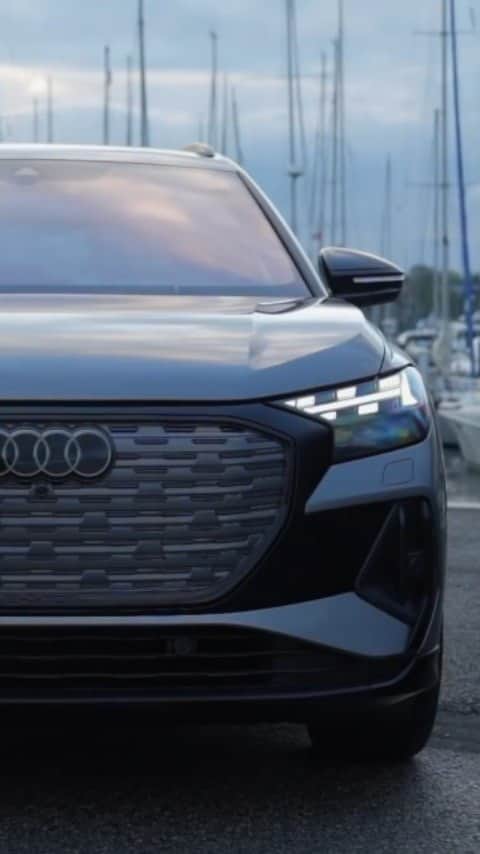 のインスタグラム：「Audi Q4 e-tronは、進化の軌跡が織りなす最先端の芸術。​ ​ 細部にまで意匠を凝らしたデザインと先進的なテクノロジーの数々が、Audiのクラフトマンシップを体現する。​ ​ *写真は欧州仕様車です。日本仕様とは異なります。​ ​ #AudiQ4etron​ ​ #Audi #アウディ#AudiJapan #アウディジャパン​ #アウディQ4etron #Q4etron #Q4 #FutureIsAnAttitude ​ #電気自動車 #EV #サステイナブル ​ #CarLife #CarLifeStyle #AudiLife #Audigram #GermanCars​ #アウディのある生活 #アウディのある風景」