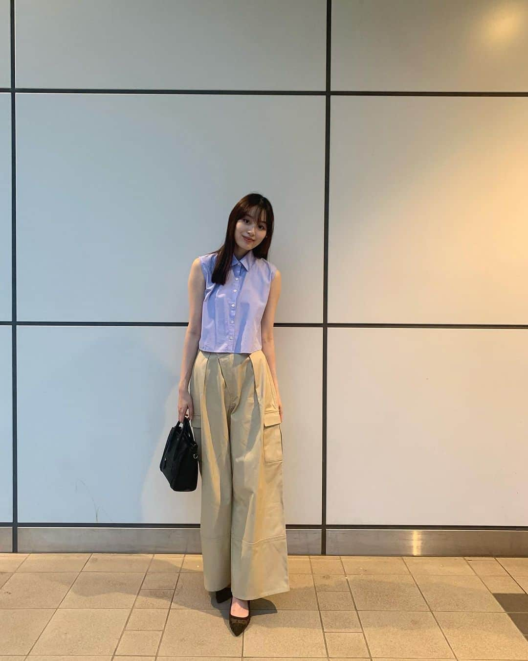 小山内花凜のインスタグラム：「⁡ 家族でごはんを食べた日の私服♡ ⁡ tops & pants / SNIDEL pumps / Le Talon ⁡ このカーゴパンツの形 かわいくてお気に入りです。 ⁡ ⁡」