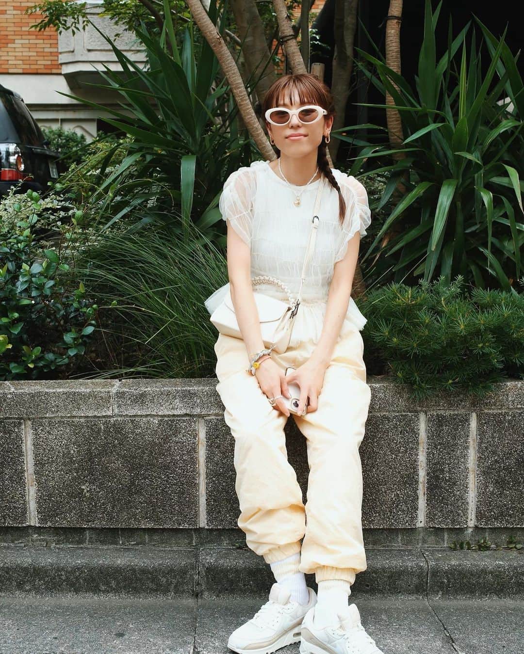 若槻千夏のインスタグラム：「前回載せてなかった ブラック以外の 新作ナイロンパンツコーデ♡」