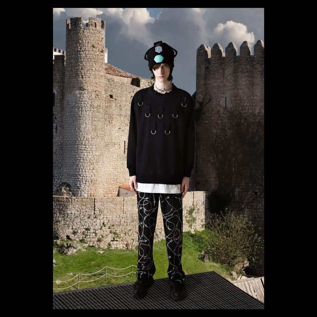 MILKBOYのインスタグラム：「MILKBOY 2023 Autumn Collection  DECORATION SWEAT WIRE ニットパンツ クラウン ニット CAP 有刺鉄線ネックレス ARMOUR RING  #milkboy」