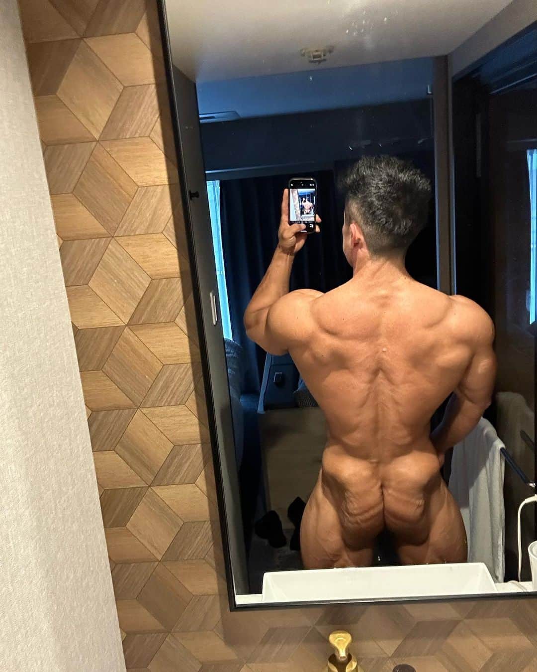 のインスタグラム：「大会当日の朝☀️ もうこれは僕の中では、最低ラインの仕上がりレベル！これからは、この仕上がりを超える仕上がりを作り上げていくのが目標！  @sho.hirokawa に便乗して🍑」