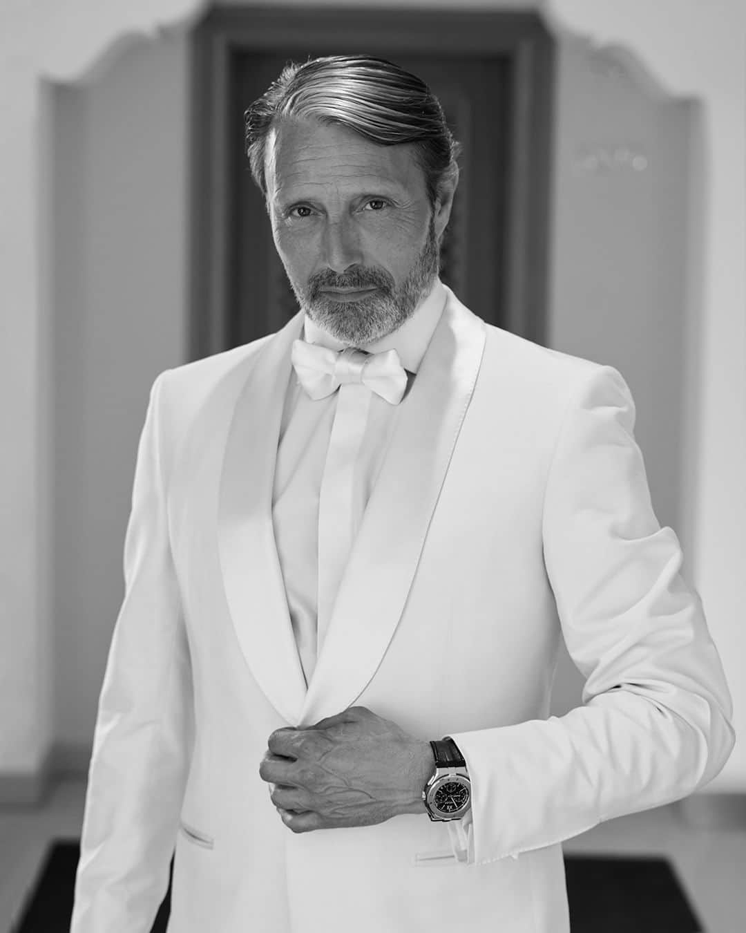 ショパールのインスタグラム：「Dashing in #Chopard.  @theofficialmads captured behind-the-scenes by @gregwilliamsphotography at the #VeniceFilmFestival wearing an #AlpineEagle XL Chrono watch.  The Danish actor stars in Bastarden directed by Nikolaj Arcel, in competition for the coveted Golden Lion prize. #ChopardLovesCinema #TheRedCarpetJeweller #BiennaleCinema2023 #Venezia80 #LaBiennaleDiVenezia #BiennaleCinema #RedCarpet」