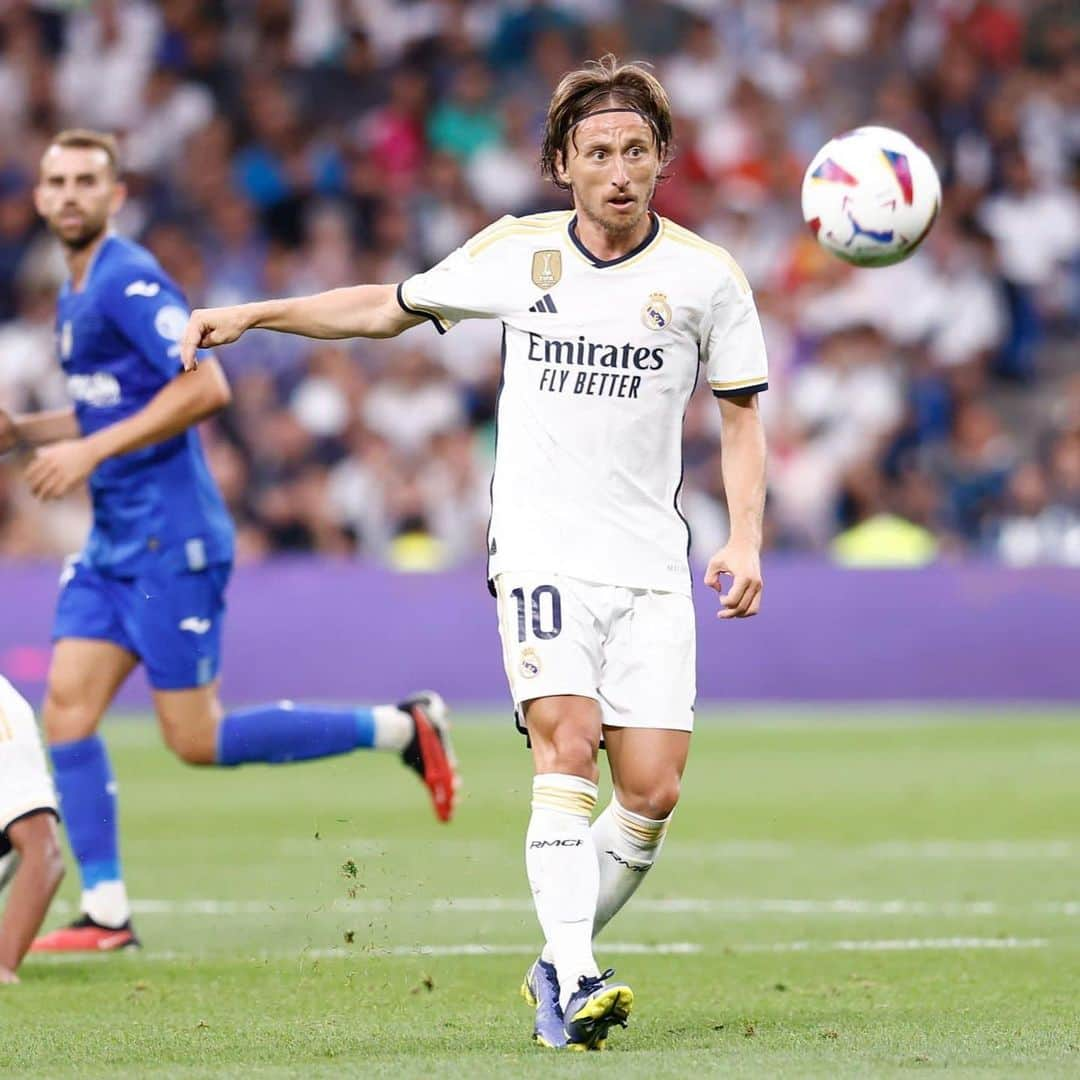 ルカ・モドリッチさんのインスタグラム写真 - (ルカ・モドリッチInstagram)「De vuelta en casa. Gracias Bernabéu.  #HALAMADRID 🤍💪🙏」9月3日 4時04分 - lukamodric10