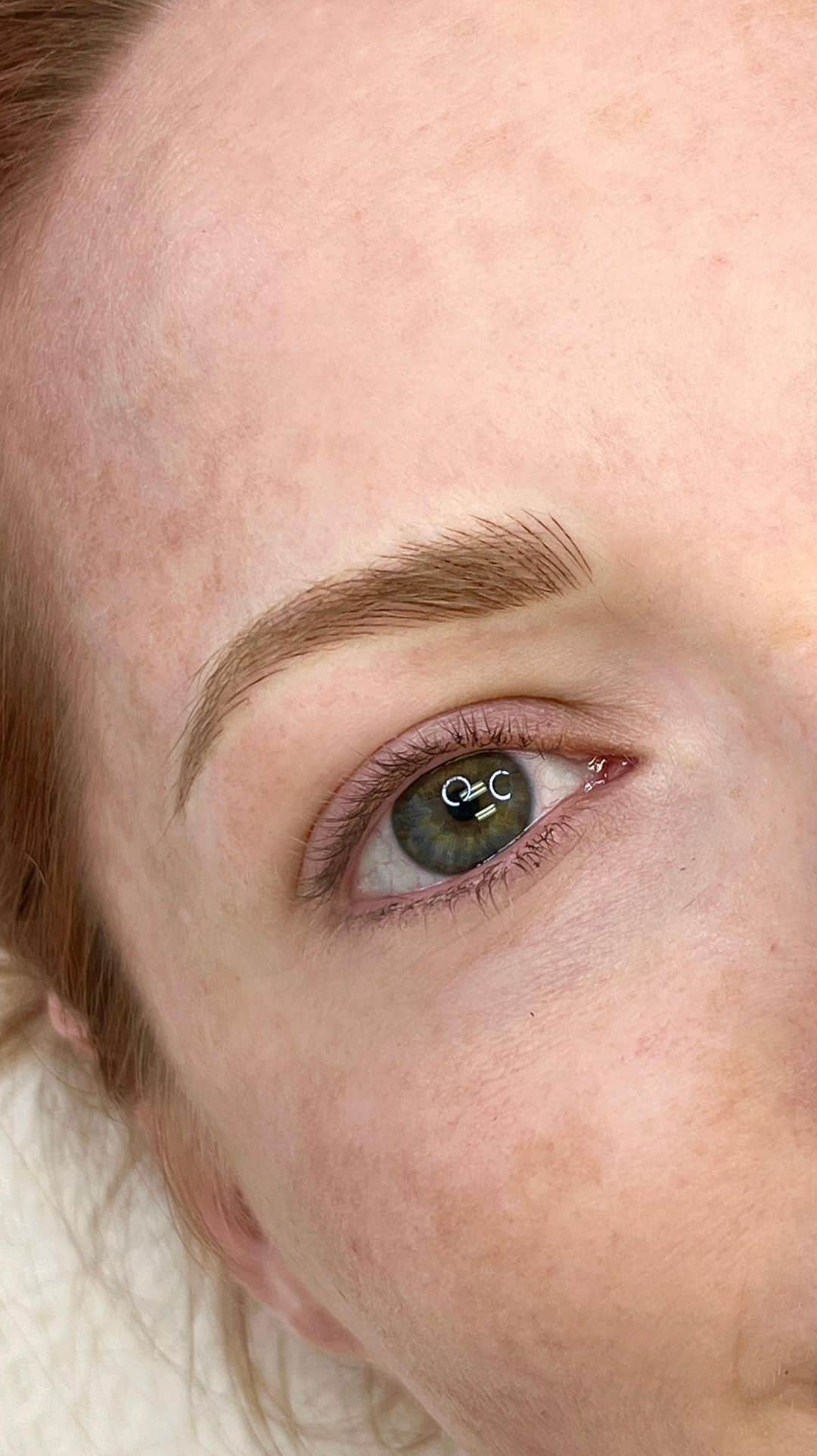 Haley Wightのインスタグラム：「The best kind of transformation 🤍 Nanoblading is the best for bringing your brows back to life! And the best part is it lasts for 3-5 years. No more filling in your brows and worrying if they’ll stay on throughout the day 😍  Call us to book (602)809-9405 or book through our website, link is in my bio!  #nanoblading #microblading #azmicroblading #microbladingaz #nano #brows #az #arizona #scottsdale #phoenix #azbrows #lipblush #lip #blush #tattoo」