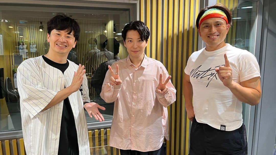 のインスタグラム：「#星野源 さん #オードリーのオールナイトニッポン で最高に#lighthouse な一日  #プロ鼻うがい師 #テーマソング  #オードリーのオールナイトニッポンin東京ドーム もうすぐチケット受付開始毎日怖い高二から高三に上がれるかどうかの時より怖いM-1 2008の敗者復活の発表の時と同じぐらい人生かかったハラハラドキドキ責任の分足ガクガクみなさん最高の´アレ´をお見せしますので何卒よろしくお願いします！トゥーーーーｰス！」