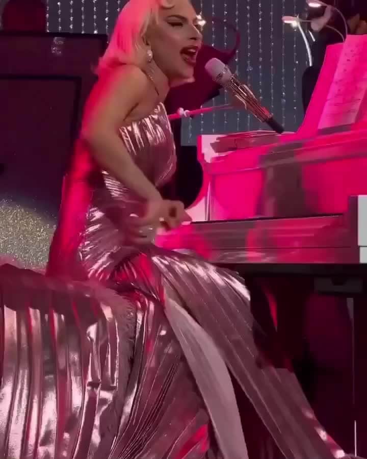 プラバルグルンのインスタグラム：「Lady Gaga's Gown⁠ ⁠ @ladygaga wears Atelier Prabal Gurung Rose Gold Sunburst Pleated Silk Lamé Gown with Hand Embroidered Crystals and Feather Trimmed Cape during her Las Vegas Residency: Lady Gaga: Jazz & Piano⁠ ⁠ Styled by @samdraamador.xx @tomeerebout」