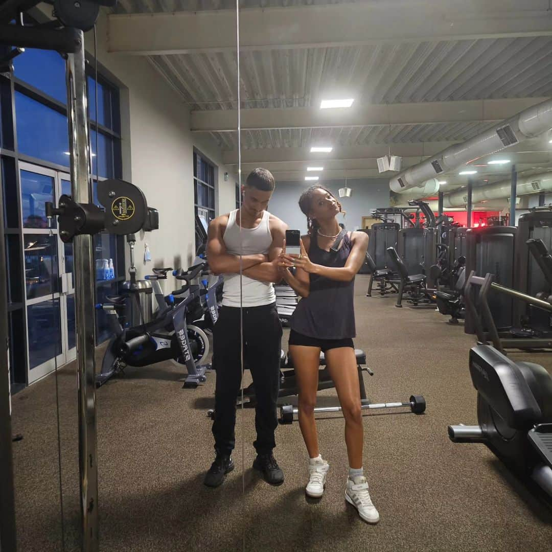 マライカ・ファースさんのインスタグラム写真 - (マライカ・ファースInstagram)「Gym buddy 💛🙏🏽💛」9月3日 4時39分 - malaikafirth