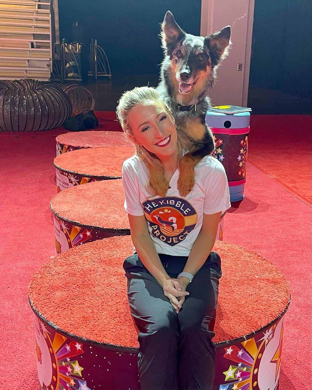 アレクシ・ギレスさんのインスタグラム写真 - (アレクシ・ギレスInstagram)「We had an absolute blast meeting and watching the @officialsuperdogs at @letsgototheex !!! Thank you to @gladys_orozco & @thekibbleproject for making it happen! We loved it and you really can’t miss it! 🐶🐾🦴✨  *swipe for highlights! *   - - - #letsgototheex #ohbaby #dogshow #skaters #kibbleproject #iceskating #superdogs #toronto #canada #amazing」9月3日 5時02分 - alexegilles