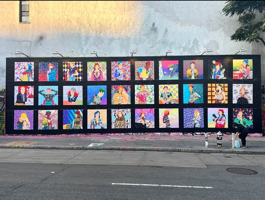 松山智一のインスタグラム：「On September 1, 2023, I installed artwork at the Houston Bowery wall, an iconic mural wall that for decades has had a storied history.   This work on paper that I installed in one day is a tribute to all of this. It features 30 portraits: everyday New Yorkers, cultural icons from magazines, scenes from movies, and people I've photographed over my two decades living in New York. The piece is titled "Color of the City” , New York is a city of dualities—love vs. hate, acceptance vs. disapproval, acknowledgment vs. rejection. Yet, its diversity and challenging spirit offer opportunities for minorities like myself to thrive globally. I wanted to encapsulate that spirit, as a way of giving back to the city. I trust New York sees this as an act of passion and dedication.   Since last fall, witnessing the decline of this wall and our city, has been disheartening.  This recent downturn motivated me to take the initiative to breathe new life into the project.   Looking ahead, I sincerely hope that this is the beginning of a new chapter in this extraordinary program, which has long stood as a beacon of art and culture.   🙏@goldmanproperties @goldmanglobalarts  #houstonbowerywall」