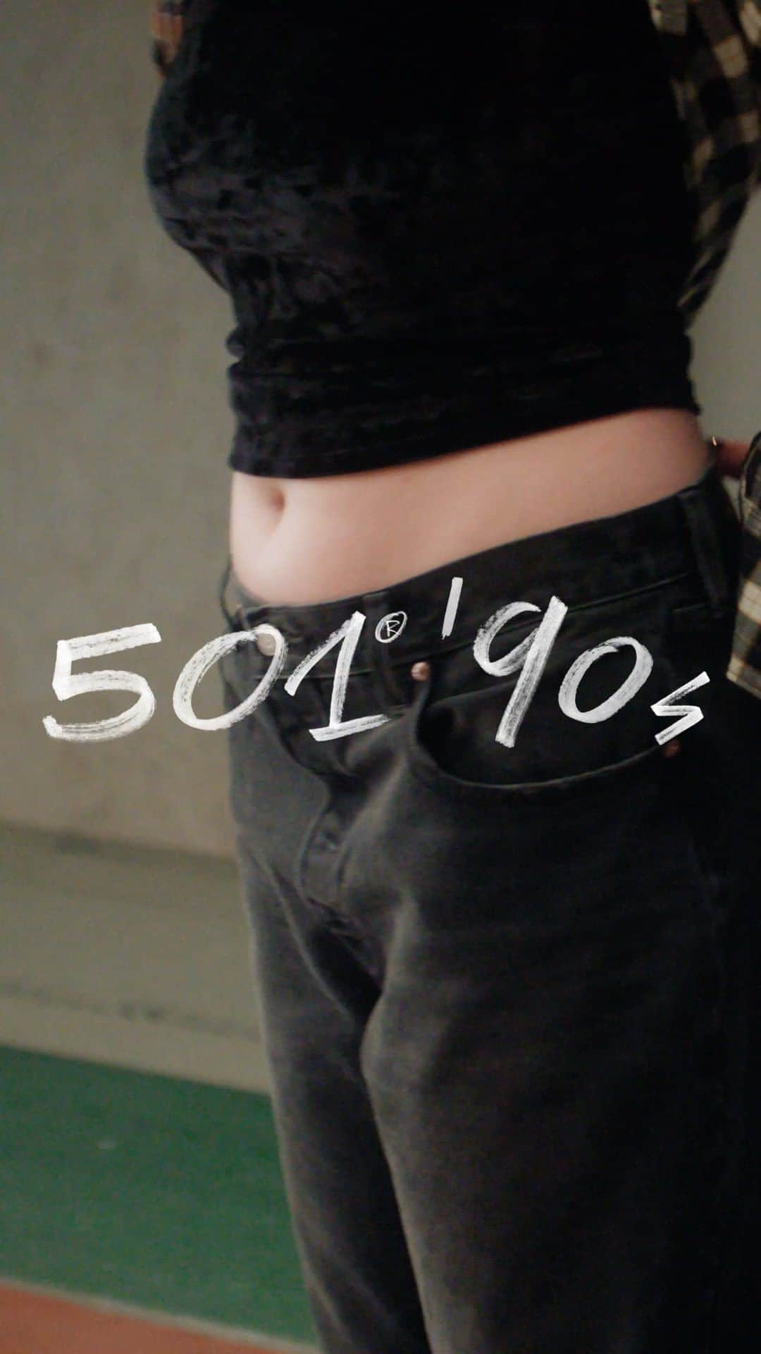 Levi’sのインスタグラム：「Low-slung, slouchy, fits-in-all-the-right-places denim—inspired by the decade that did it best. And now in new washes and finishes!  Shop the 501® ’90s via link in bio and stories.  #150YearsOf501」