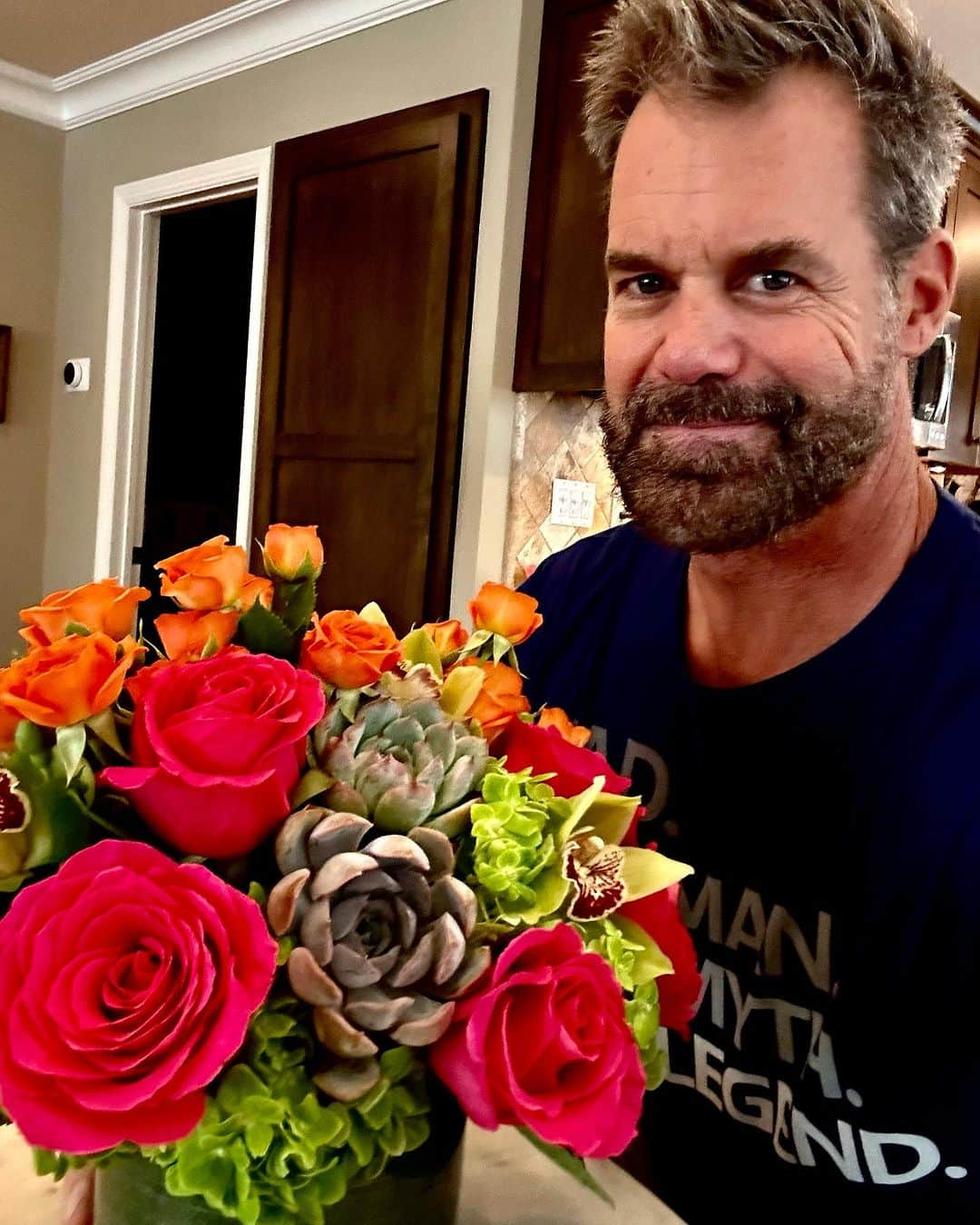 タック・ワトキンスのインスタグラム：「Birthday cake by Curtis. Birthday card by Catchen. Birthday flowers by Andrew. “Birthday Day-long SORRY Tournament” by Hasbro.  🎂🧡🎂🧡🎂🧡🎂」