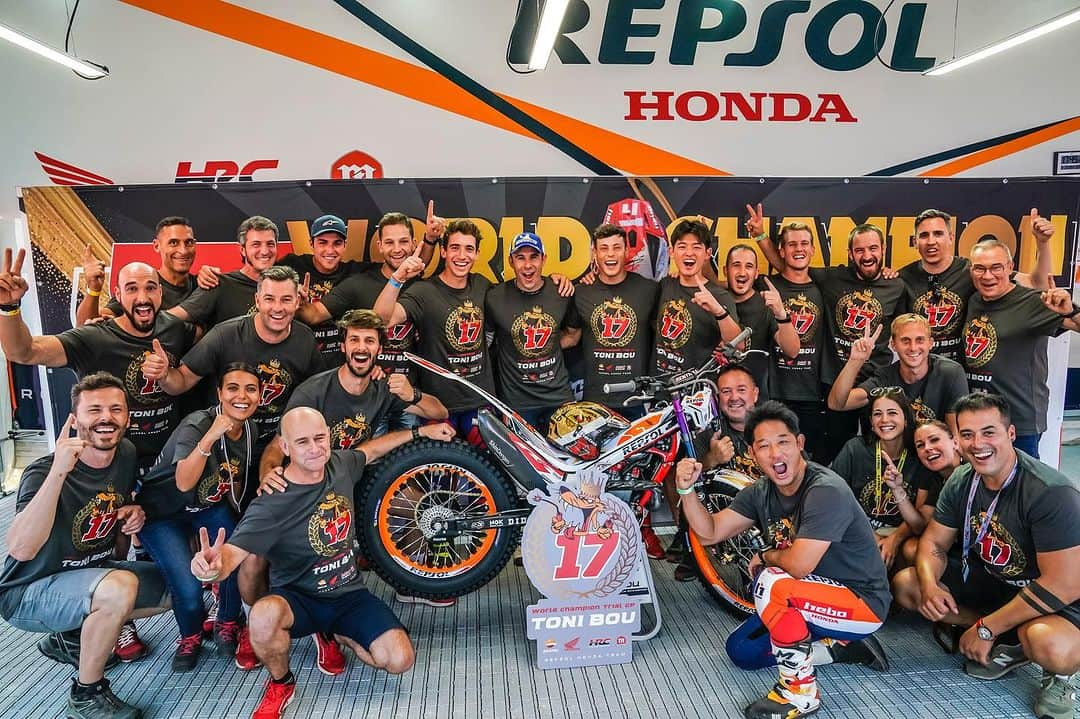 藤波貴久さんのインスタグラム写真 - (藤波貴久Instagram)「TrialGP World champion!!!!!! Thanks for all your support. @tonibou @trialteamhrc   @hondaracingcorporation  @box_repsol  @trialteamhrc  @alpinestars  @renthal_moto  @michelinmotorsport  @twin_air  @showabygpe  @s3parts.official  @didchain  @galfer_brakes  @braktec  @hebo.factory  @ogio_powersports」9月3日 5時17分 - fujigas