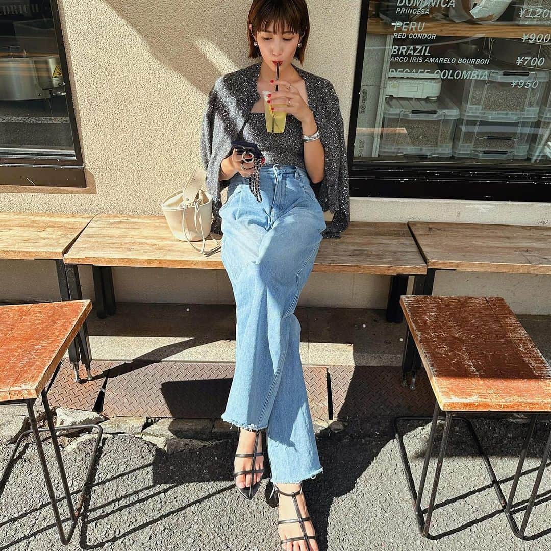 美生のインスタグラム：「#outfit ⁡ ⁡ 夏休み最後の日は お洋服を少しずつ秋仕様に🍂 とはいえ 足元はサンダルで レモンスカッシュが 最高な昼下がりでした🍋 ⁡」