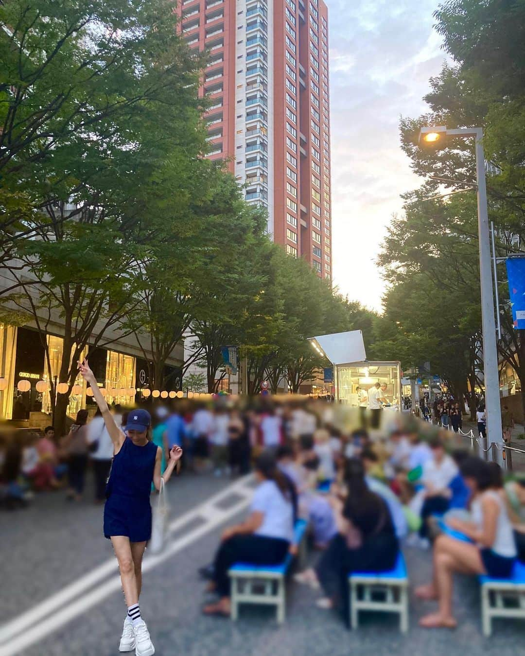 山田優依さんのインスタグラム写真 - (山田優依Instagram)「Work out days  海やプール、花火は行かなかったけど、最後に 麻布十番祭りで夏らしさ味わえて満足な7.8月🐳  21キロ歩いていても、どうやら気にせず 食べる日が多すぎるみたいで(今更w) 中々なりたい身体にはなってくれない🐒  でも食べる幸せを削って理想の体型を目指すより 食べたいもの食べてトレーニングなりなんなり 頑張った方がプラスが多いから動け自分＼(^o^)／  ていう自分の喝と今年の夏の記録☺️  #Azabujuban #tokyogirl #matsuri #tokyostreetphotography #tokyostreets #麻布十番祭り #ウォーキングダイエット　#グルメな人とつながりたい　#ウォーキング女子 #トレーニング好きな人と繋がりたい　#ボディメイク記録　#食べて痩せるダイエット#フィットネス好きな人と繋がりたい #ボディメイク中 #美容好きと繋がりたい」9月2日 20時26分 - yui_gourmetwalker