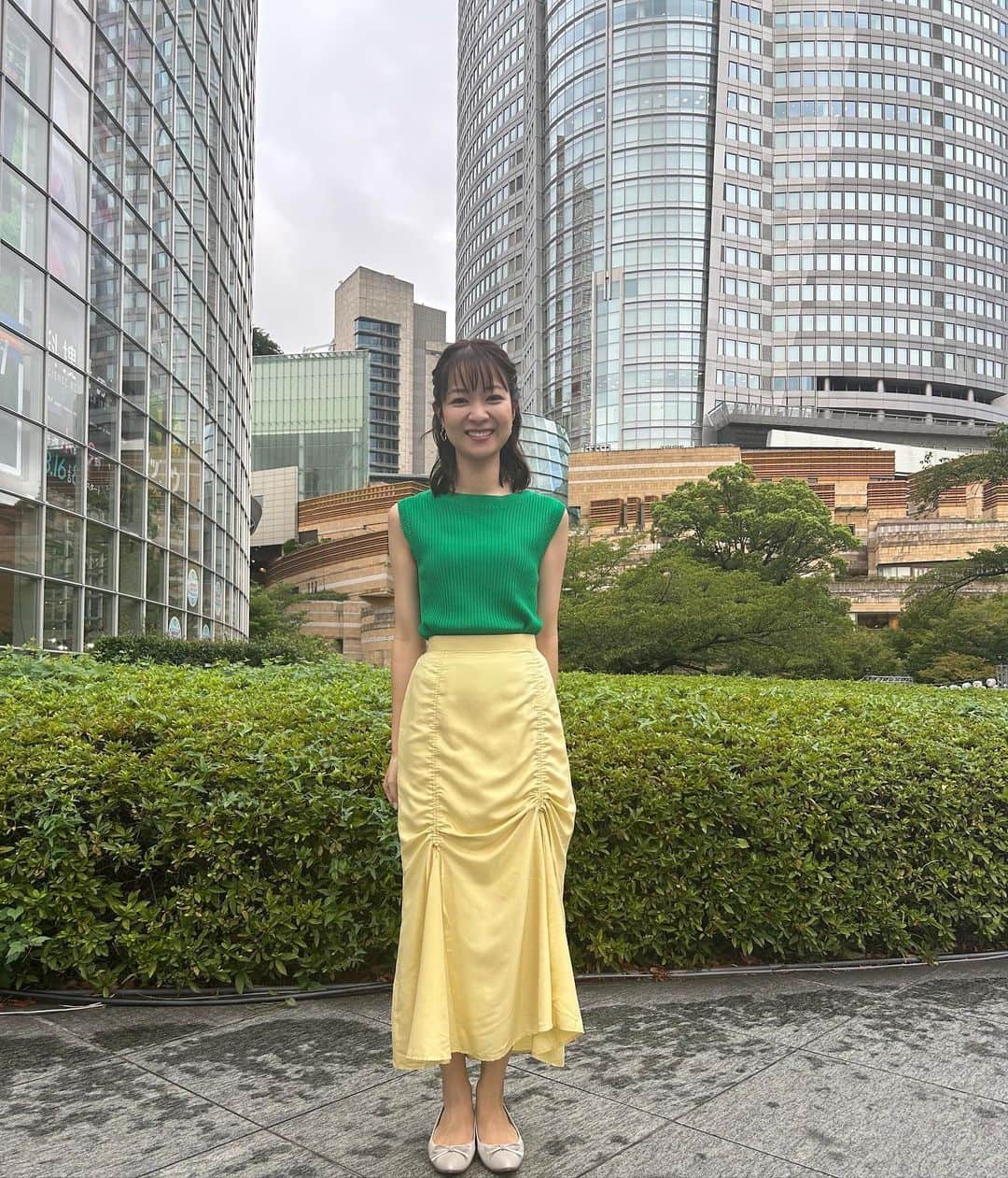 磯貝初奈のインスタグラム：「8/27サンデーLIVE!! 衣装提供 トップス @titeinthestore_official  スカート @fuerte_online   明日もよろしくお願いします^^  #PR #サンデーlive !! #磯貝初奈」