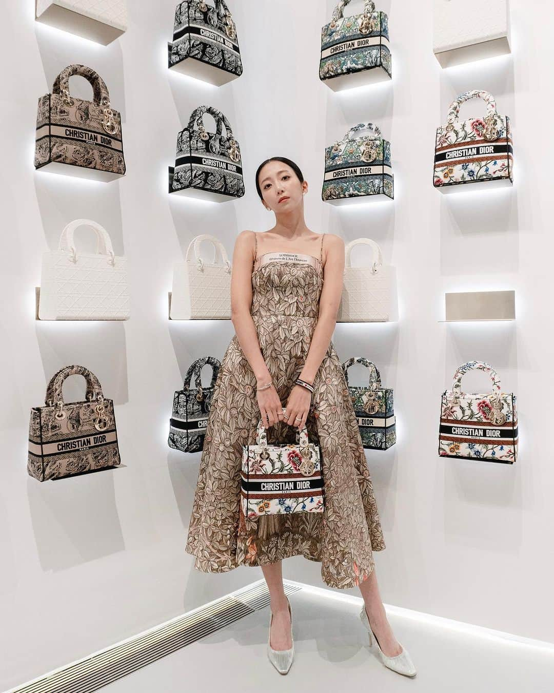 コ・ヒョジュのインスタグラム：「@Dior #LadyDior #Dior #DiorSeongsu  🩷」