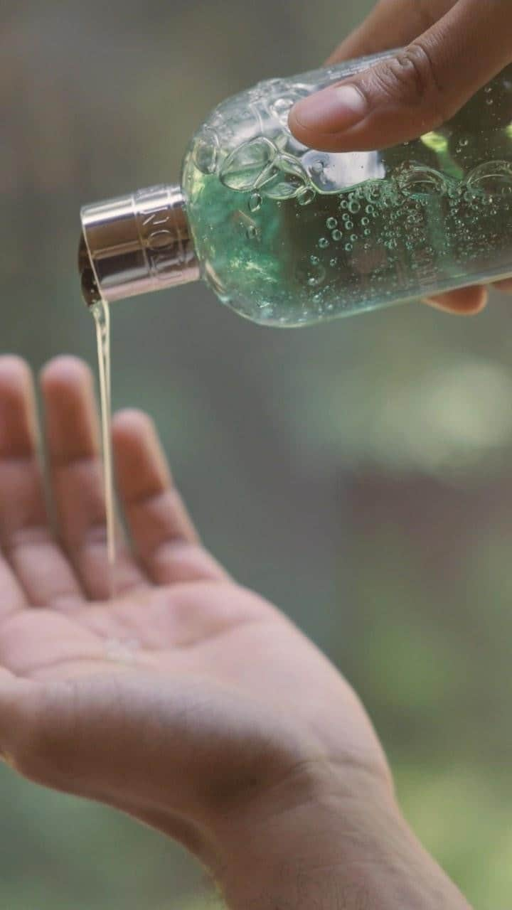 モルトンブラウンのインスタグラム：「Love the fresh outdoors? Bring it in to your cleansing routine with Wild Mint & Lavandin Bath & Shower Gel. It’s our take on forest bathing.」