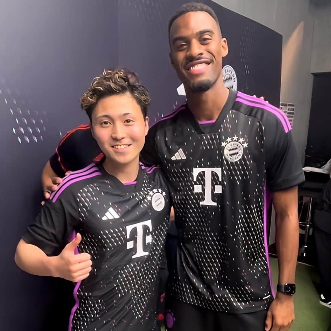 のインスタグラム：「. Ryan, please do your best when you go to Liverpool 🔥 I'm rooting for you from Japan 📣🇯🇵 I'll always be your fan   ライアン選手リバプールに行っても頑張ってください🔥日本から応援してます📣🇯🇵これからもずっとあなたのファンです🔥  #liverpool #soccer # football#fcbayern #サッカー#リバプール」