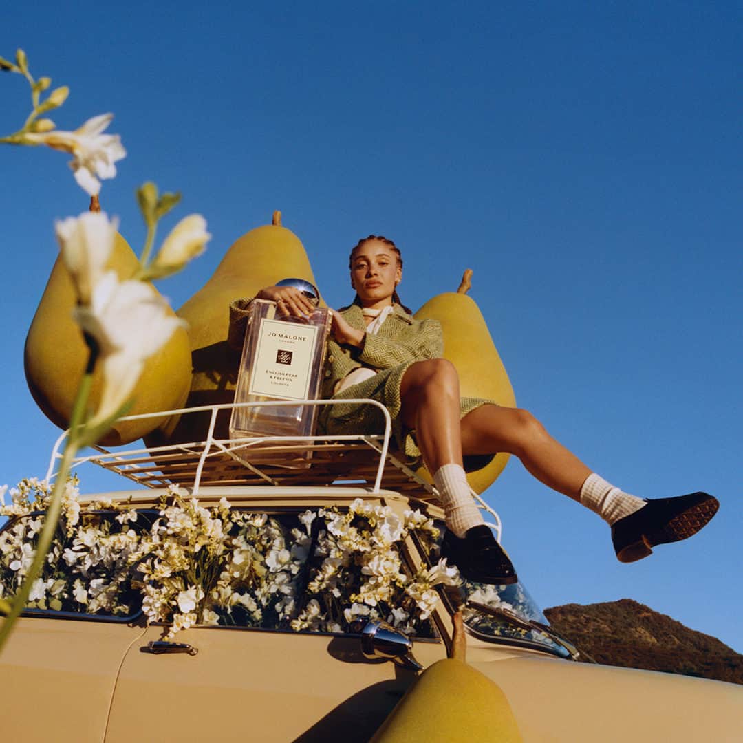 Jo Malone Londonさんのインスタグラム写真 - (Jo Malone LondonInstagram)「English Pear & Freesia is a marvellous match for any occasion. Where will you be wearing it? #EnglishPear @adwoaaboah」9月2日 21時00分 - jomalonelondon