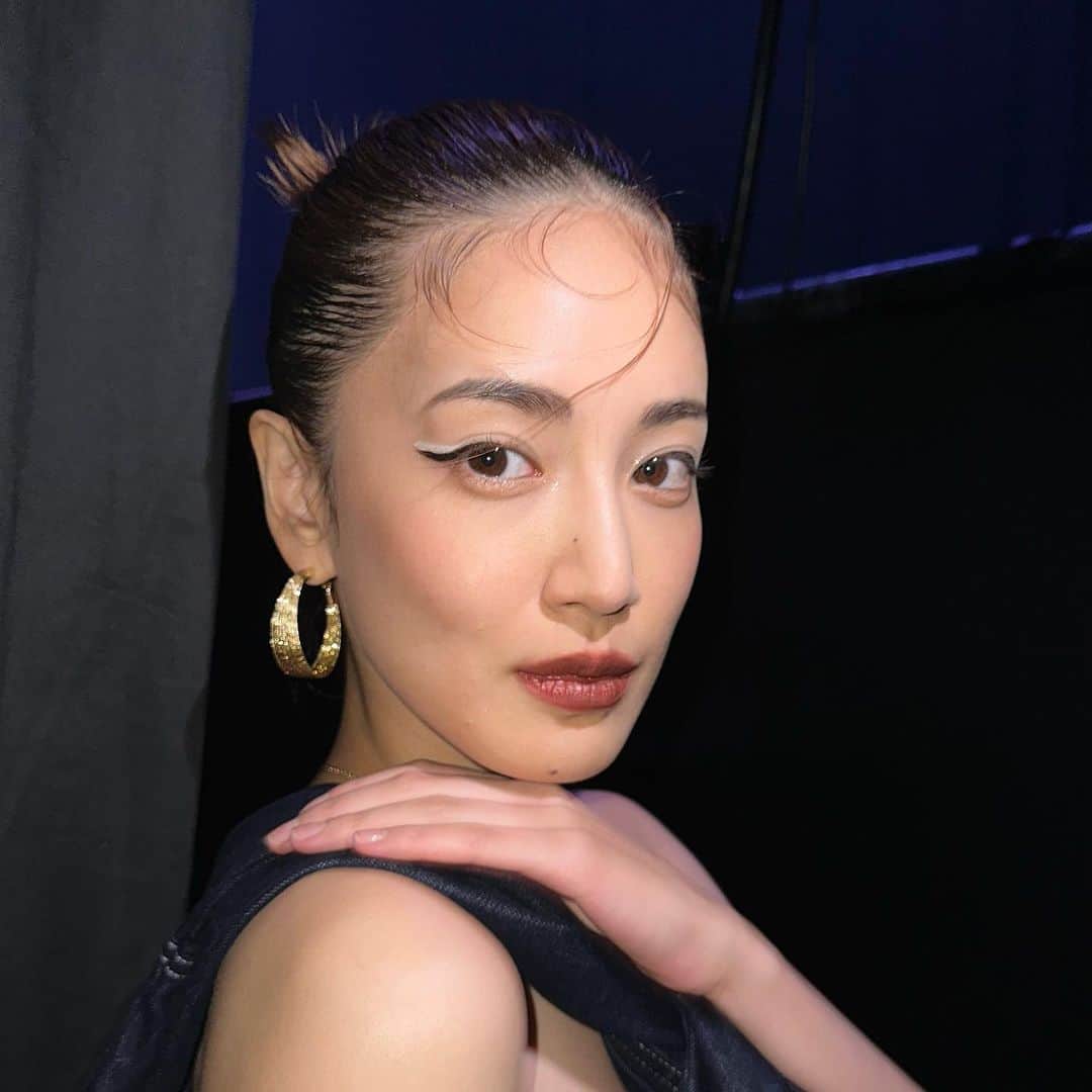 藤井夏恋のインスタグラム：「TGC Thank you🖤😘  hair&makeup by @kyontokio 🧚🏻‍♀️」