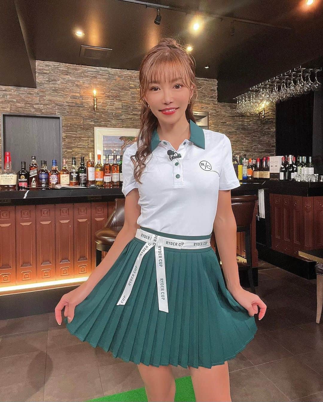 のインスタグラム：「𝐆𝐫𝐞𝐞𝐧𝐖𝐞𝐚𝐫 𓂃◌𓈒𓐍  この間の撮影はグリーンコーデに💚 @hare.golf   ウエストのリボンがアクセントになっていて可愛い୨୧  着用サイズはXSだよ☺︎  今年は私服もゴルフウェアも 気付いたらグリーンばかりだ笑  ピアスは @____crea____  さんのもの 360度何処から見ても隙ないデザイン🫶  金属アレルギー対応でサビないから 付けっぱなしでも気にならないの˵⍢⃝˵ プチプラだから色々集めちゃおう♡ ． ． ． ． ． #いづみんゴルフ #いづみんコーデ #ゴルフウェア #プチプラコーデ #ピアス」