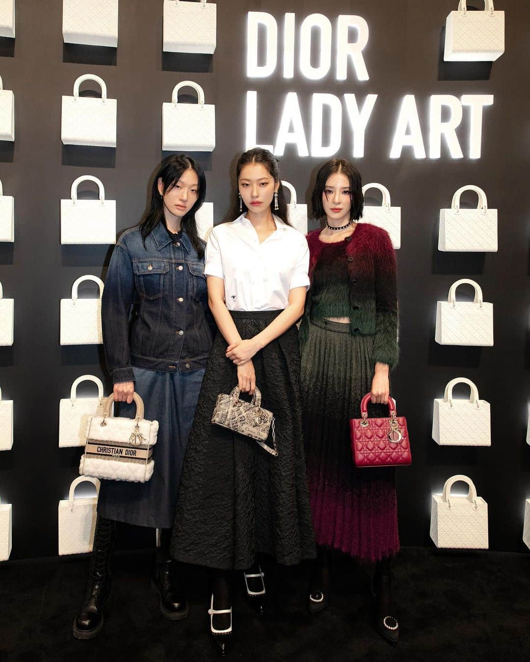 가로수길 , Seoulさんのインスタグラム写真 - (가로수길 , SeoulInstagram)「Lady Dior Celebration   이 최강조합은 뭐지??💕 최소라,한소희,박희정,이호정,아이린 미쳤두아아앙   #Dior #LadyDior #DiorSeongsu」9月2日 20時43分 - jaylim1