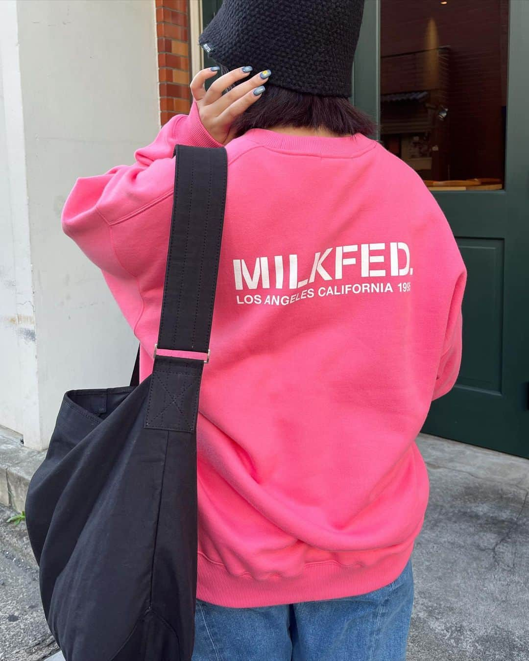 MILKFED.のインスタグラム：「【RECOMMEND】 ⁡ ☑︎ STENCIL SWEAT TOP ¥8,800 カラー:OFFWHITE,BLACK,MULTI,GREEN,PINK サイズ:M,L ⁡ ＊着用者身長＊ ピンク:156cm/Lサイズ オフホワイト:161cm/Mサイズ ⁡ ⁡ ⁡ #milkfed #milkfedjp #ミルクフェド #カジュアルコーデ #大人カジュアル #カジュアルコーデ大人可愛い #新作 #秋服コーデ #秋コーデ #秋カラー #秋アイテム #ストリートファッション #カラーコーデ #カラースウェット #ユニセックスコーデ #スウェットコーデ #スウェットプルオーバー #ロゴスウェット #推しカラーコーデ #カジュアルストリート #ストリートカジュアル #デニムコーデ #ショルダーバッグ #メッセンジャーバッグ #おそろいスウェット #リンクコーデ #おそろいコーデ #大人シンプルコーデ #裏起毛 #裏起毛スウェット」