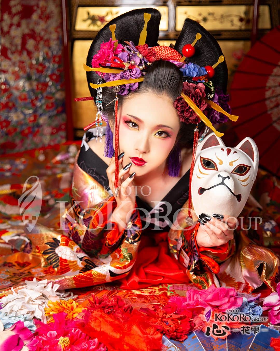 のインスタグラム：「#心花雫  花魁Aプランをご体験くださったお客様をご紹介いたします✨  伊達兵庫髷オプションも追加していただきました✨  #花魁 #花魁体験 #京都 #花魁変身 #着物 #キモノ #oiran #変身写真 #変身写真館 #japan #beautiful #心花雫 #フォトジェニック #インスタ映え #京都観光 #京都花魁 #美容 #メイク」