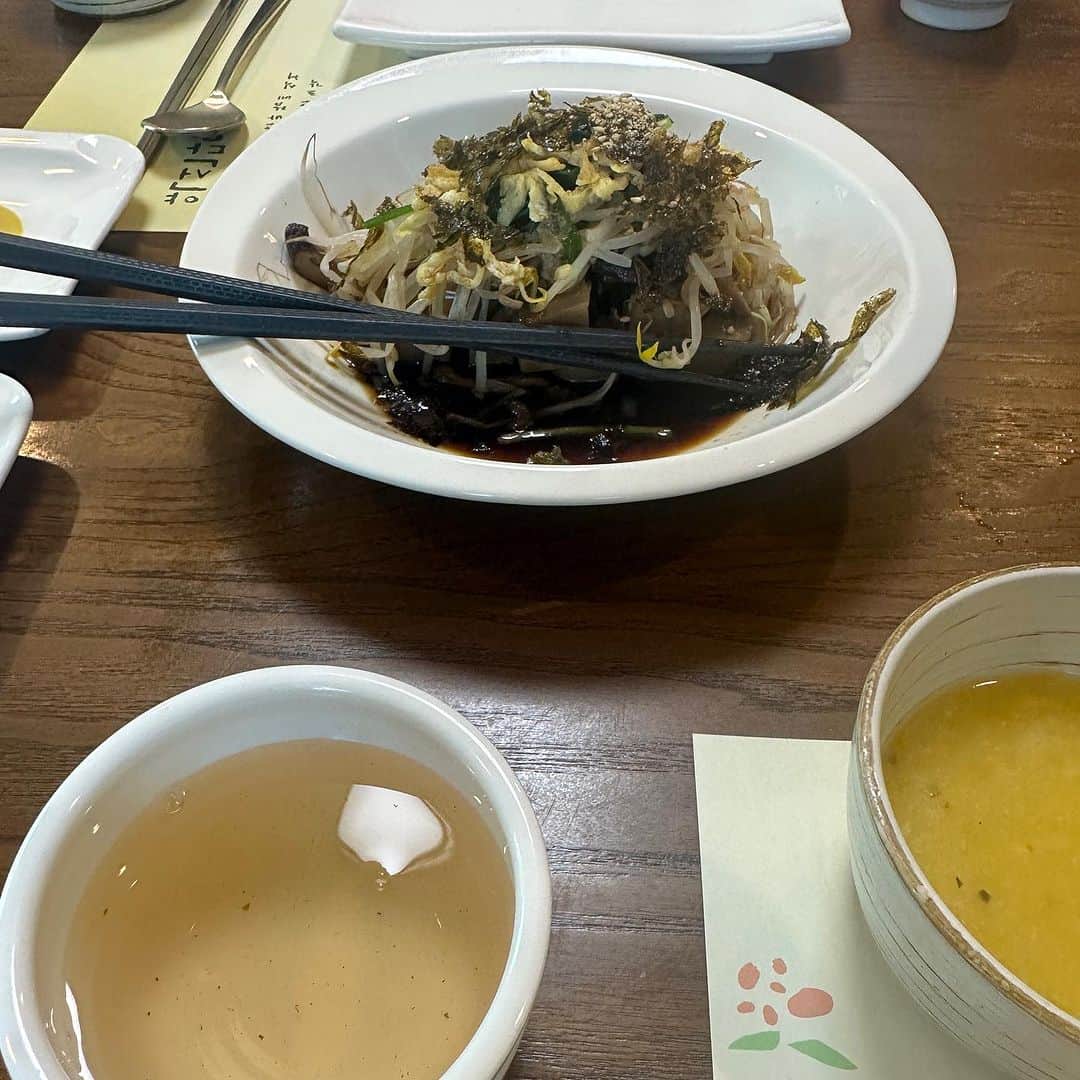 mizukiさんのインスタグラム写真 - (mizukiInstagram)「韓国に来てたくさん美味しいご飯いただいてます...🇰🇷💞 家族みんなで食べるとってもいい時間☺️」9月2日 20時50分 - mizukidrop