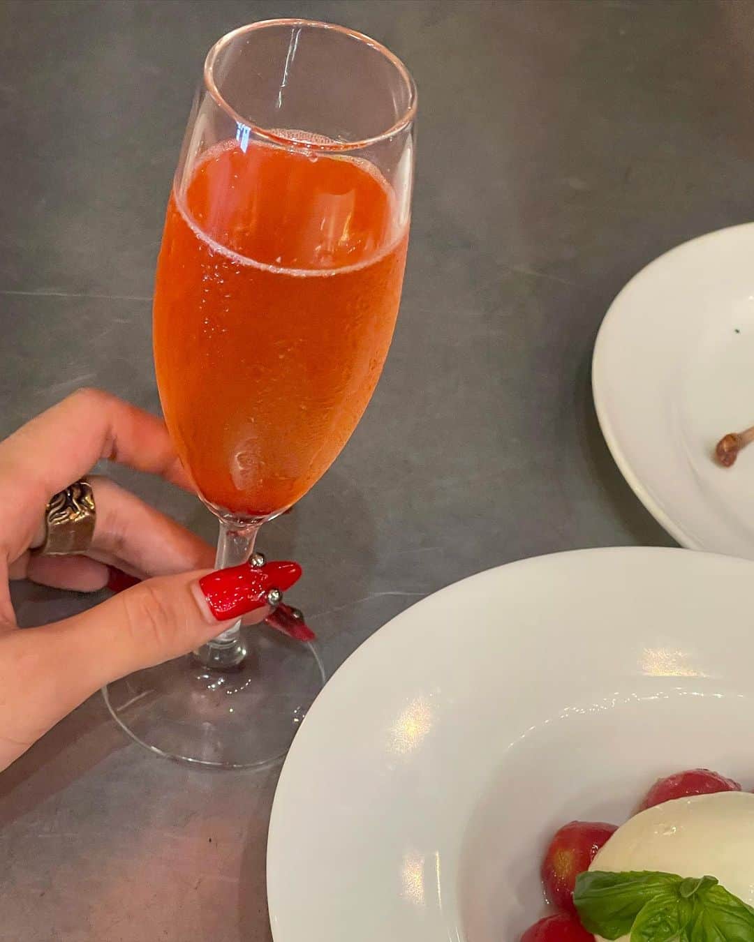 ギャビーさんのインスタグラム写真 - (ギャビーInstagram)「i like it here 🍸 x  #isshethewolf」9月2日 21時02分 - gabby1020