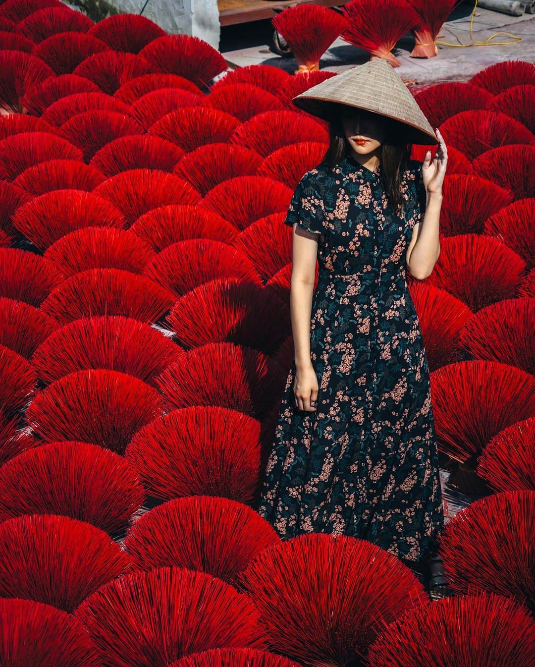 R̸K̸さんのインスタグラム写真 - (R̸K̸Instagram)「Red Carpet in Vietnam.  ・ ・ ・ ・ #beautifuldestinations #earthfocus #earthbestshots #earthoffcial #earthpix #thegreatplanet #discoverearth #roamtheplanet #ourplanetdaily #nature #tentree #designboom #voyaged #sonyalpha #bealpha #travellingthroughtheworld #streets_vision #lonelyplanet #luxuryworldtraveler #onlyforluxury #bbctravel #lovetheworld @sonyalpha  @lightroom @soul.planet @earthfever @9gag @paradise @natgeotravel @awesome.earth @national_archaeology」9月2日 21時00分 - rkrkrk