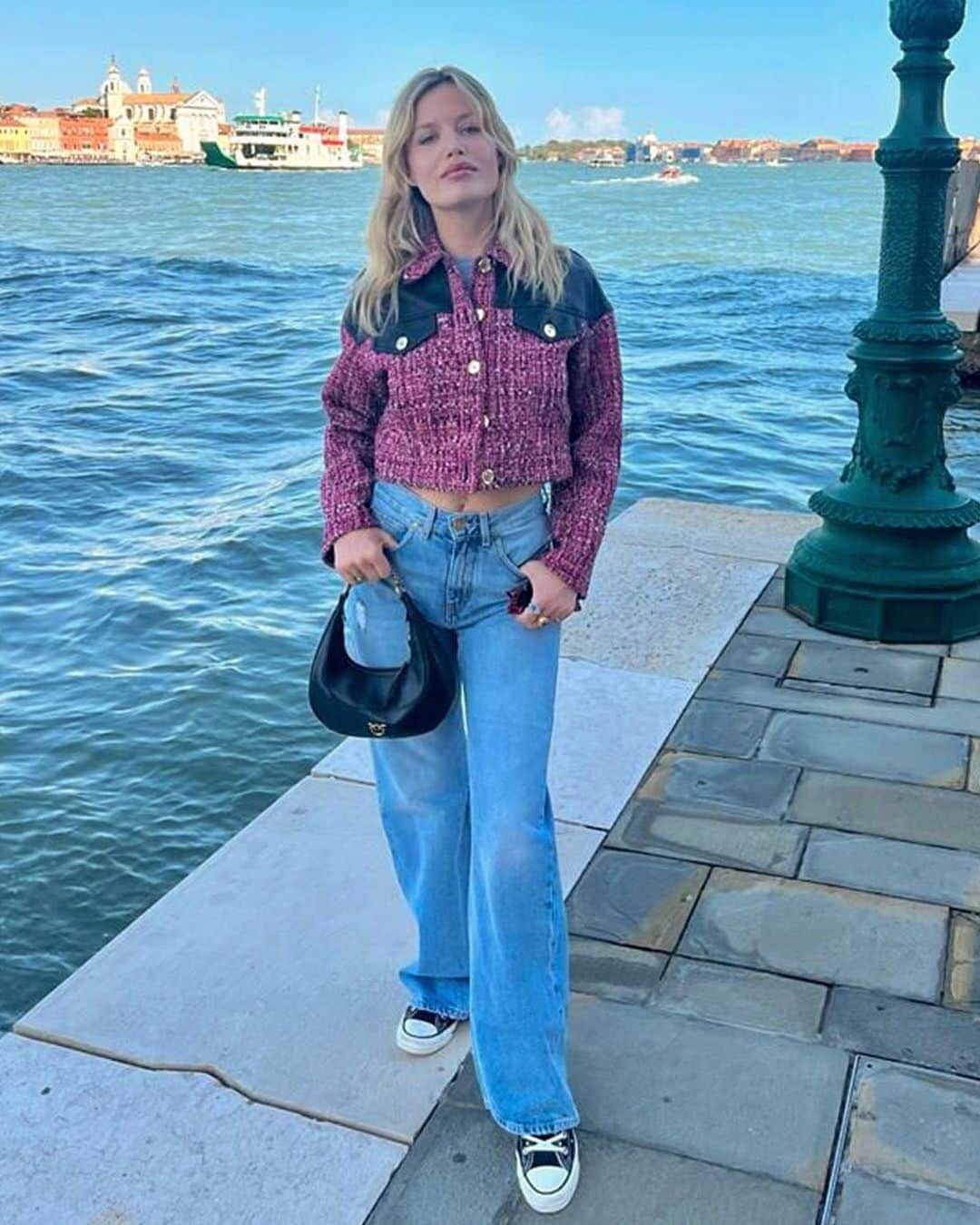PINKOのインスタグラム：「Venice is always a good idea: @georgiamayjagger out and about in the city wearing #PINKO jeans, tweed jacket and Brioche Bag from the new #FW23 collection. #PINKOStars」