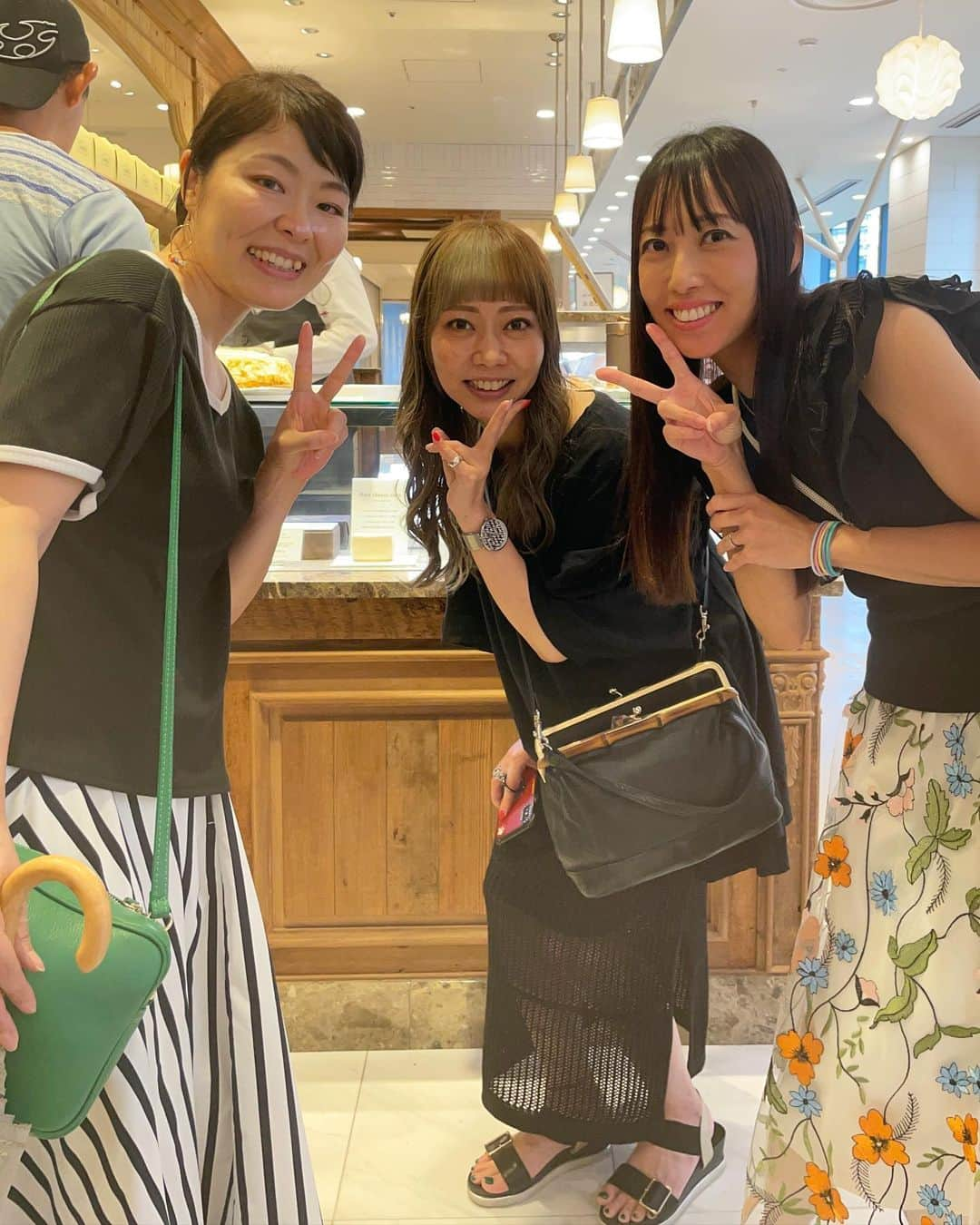 花蝶しほのインスタグラム：「#久しぶりに #浅野さんと #和田さんと #ランチ #思い出話に #花が咲き #楽しいひと時でした #また #集いましょ〜」