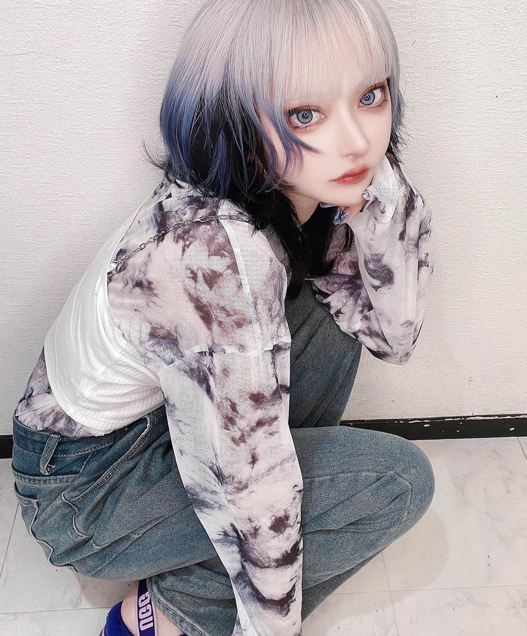 のむらこいちのインスタグラム：「インスタはあおりも載せちゃお🤳髪どの角度でも可愛くない？🫶  ✂︎  #hair #hairstyle #kawaii #anime #派手髪 #ウルフカット #ヘアカラー」