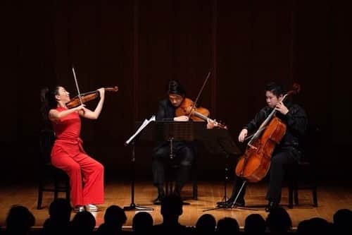 木嶋真優さんのインスタグラム写真 - (木嶋真優Instagram)「AGIO @浜離宮朝日ホール2日目終了🎻 ピアソラからビバルディの四季。 素晴らしい音楽家の皆さんに刺激を受けながら今日も幸せでした。 明日は最終日！🙌 🎻&📺両方稼働します！ 10:30は0歳からお越しいただけるファミリーコンサート(ピーターと狼) そして14:00からはファイナルコンサートでブラームス六重奏とチャイコフスキーのフィレンツェの思い出で幕を閉じます。 当日券もあるみたいなので是非☺️ そして夜は22:00-MBS/TBS 『日曜日の #初耳学』👂 橋本環奈さんのインタビュー回です。 面白い回になりそうです！ 是非ご覧ください☺」9月2日 21時20分 - mayukishima